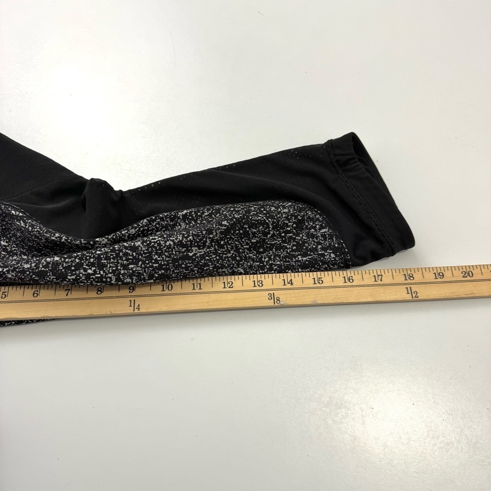 Lululemon Size 4 Fit Physique Crop 19" Leggings Luon Suited Jacquard Black White - Picture 12 of 15